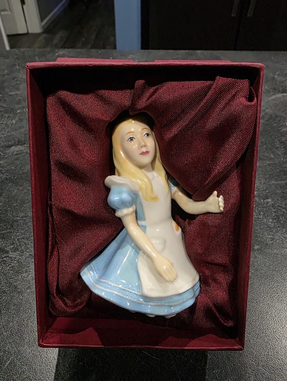 Alice In Wonderland - Picture 2 of 5